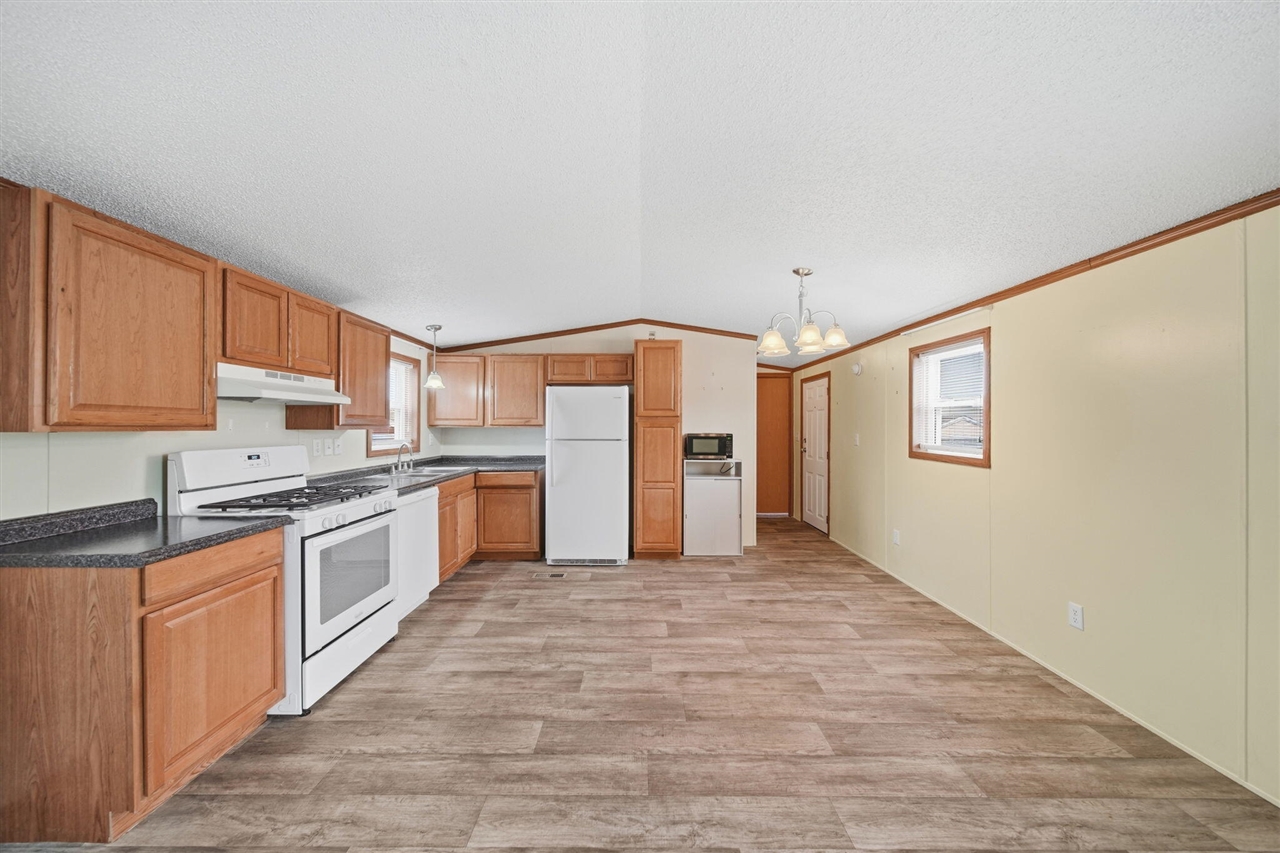 181 Newbury Property Photo 8