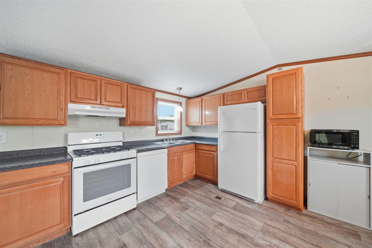181 Newbury Property Photo 10