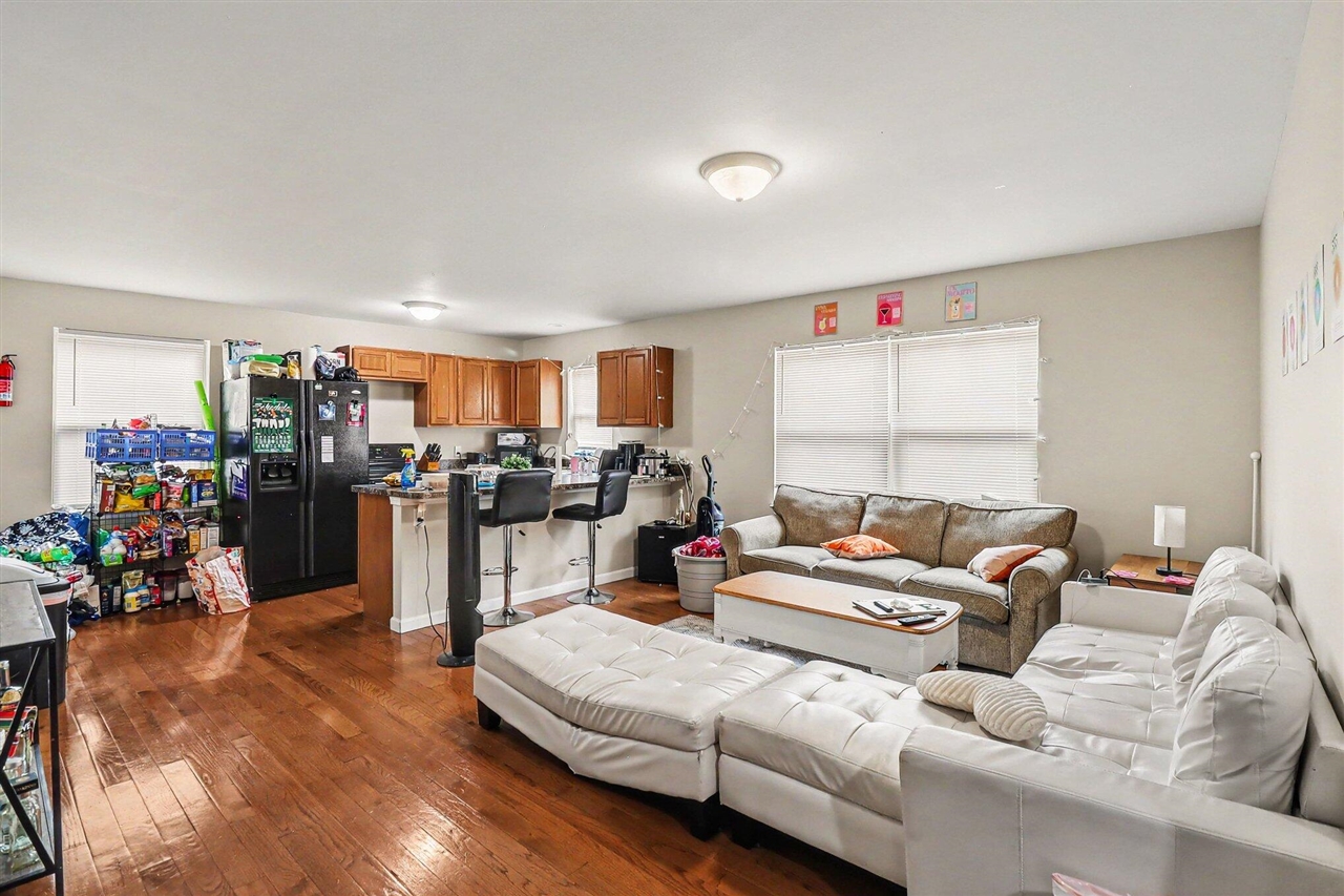 11 S Summit Street Property Photo 3