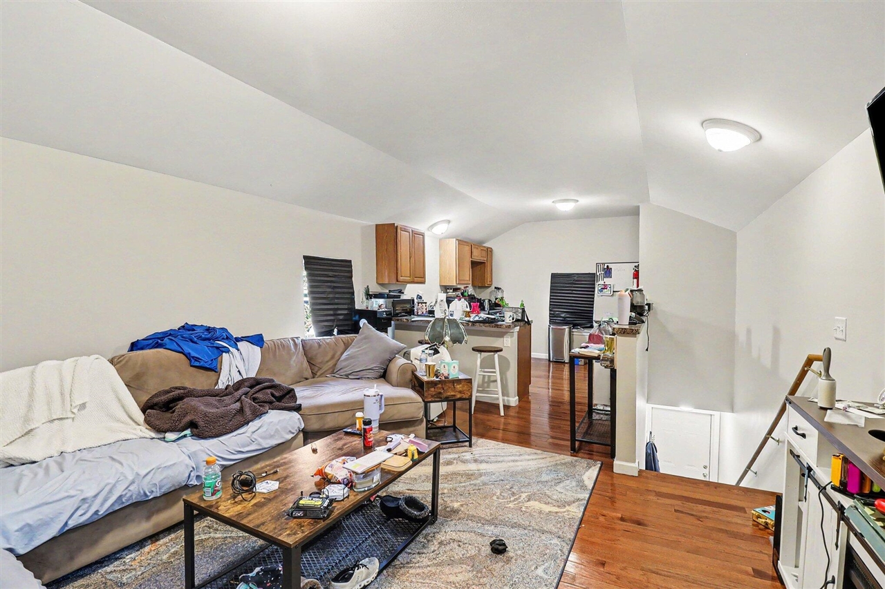 11 S Summit Street Property Photo 4