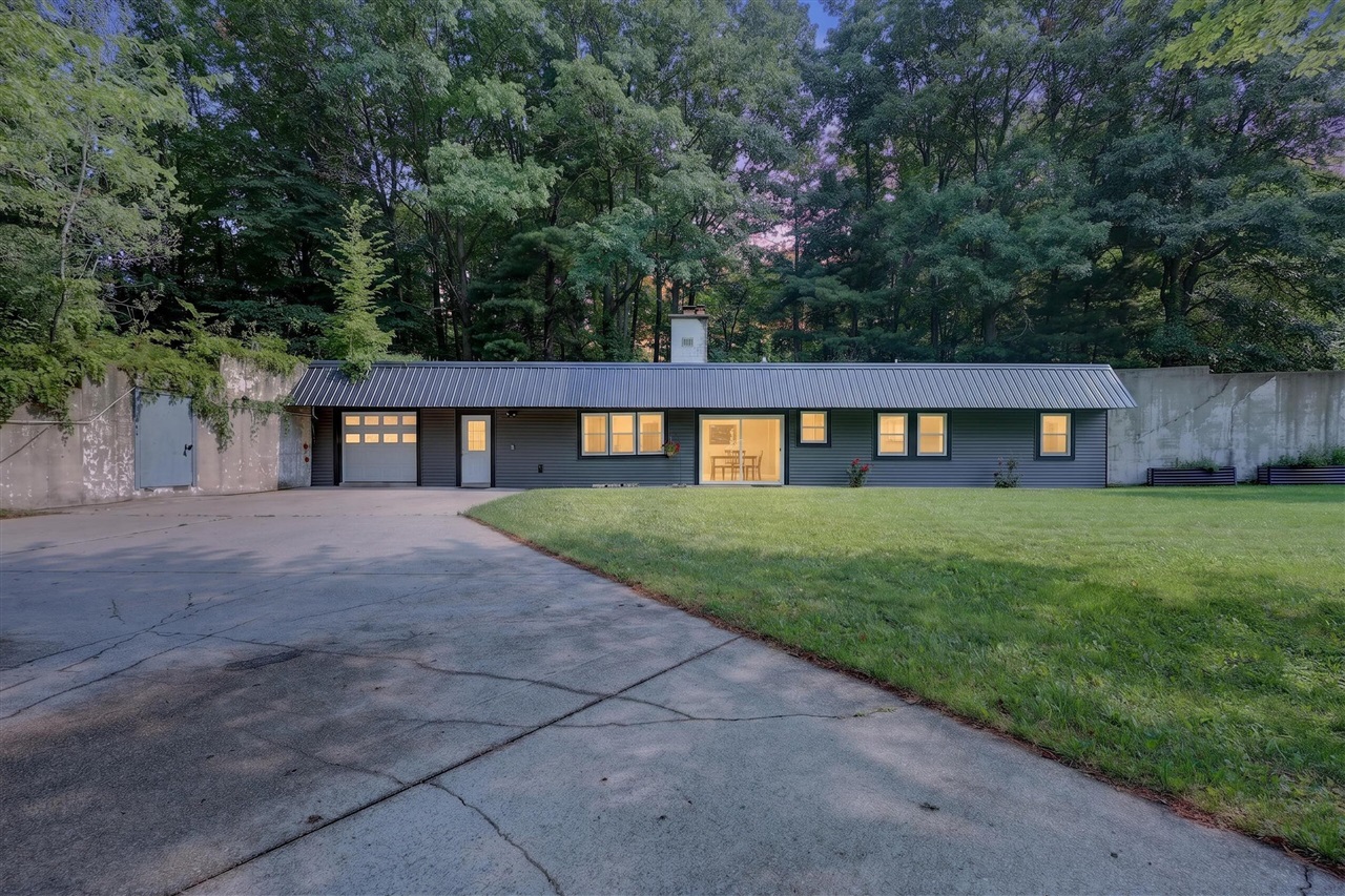 1166 N Long Road Property Photo 1