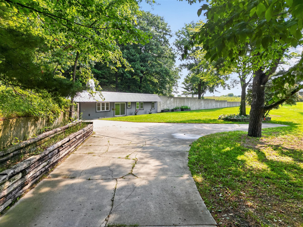 1166 N Long Road Property Photo 5