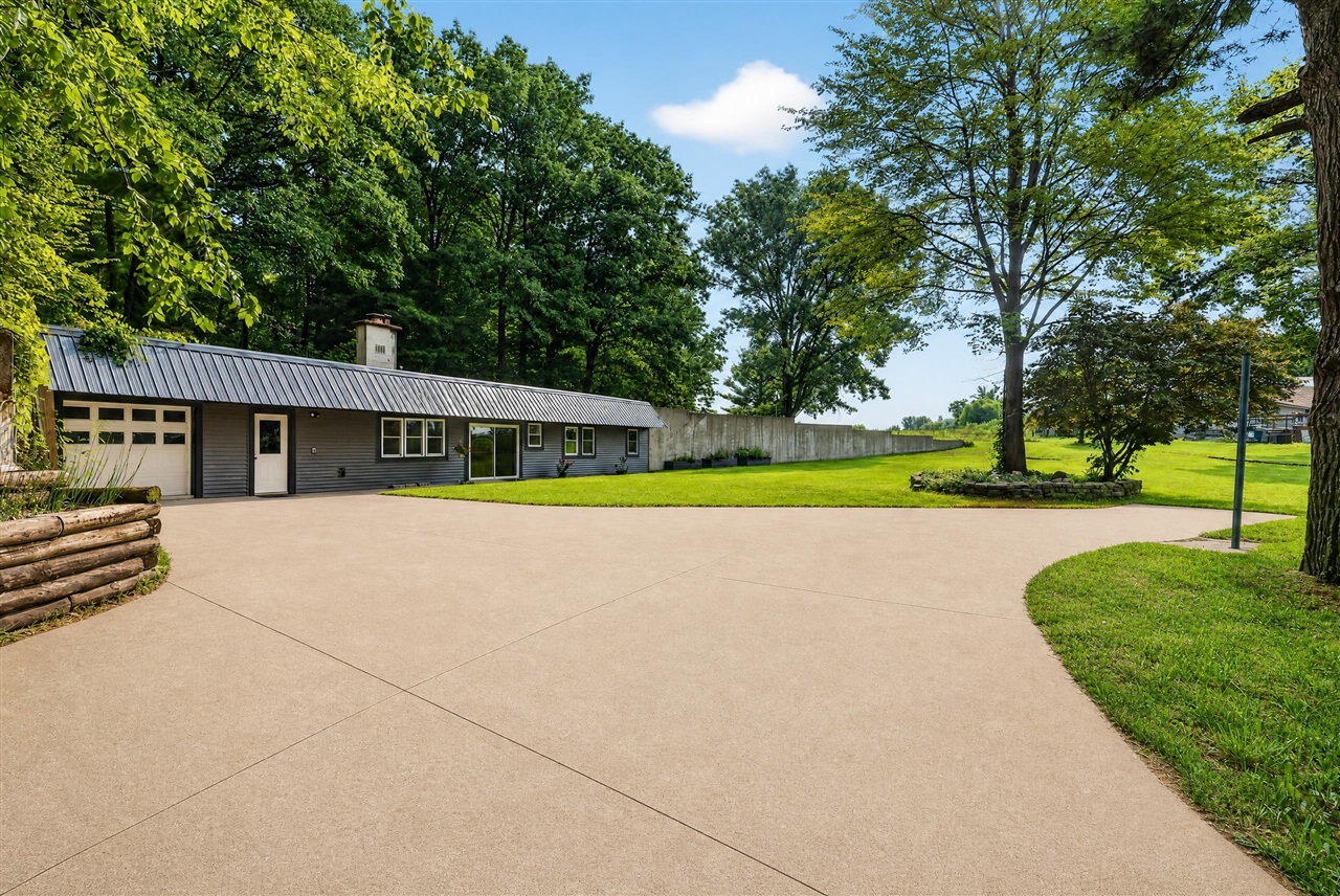 1166 N Long Road Property Photo 6