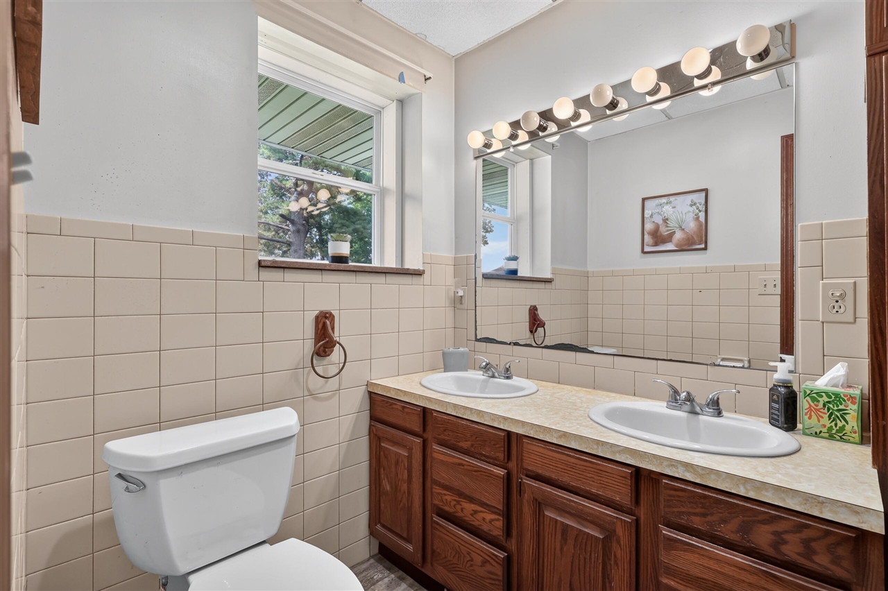 1166 N Long Road Property Photo 32