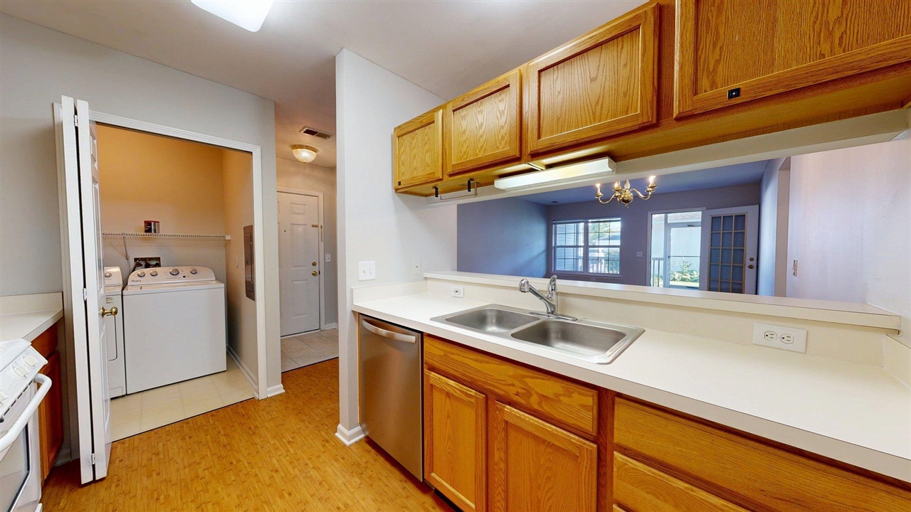 2767 S Knightsbridge Circle Property Photo 4