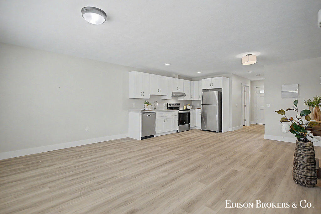 440 Pleasant Street Property Photo 4