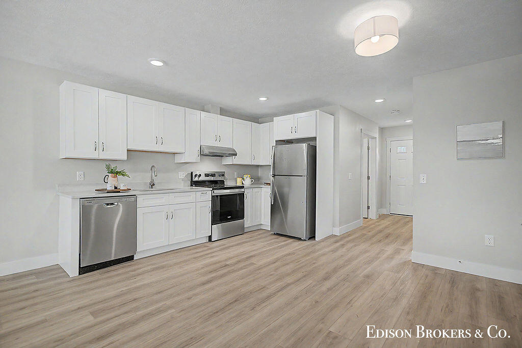 440 Pleasant Street Property Photo 6