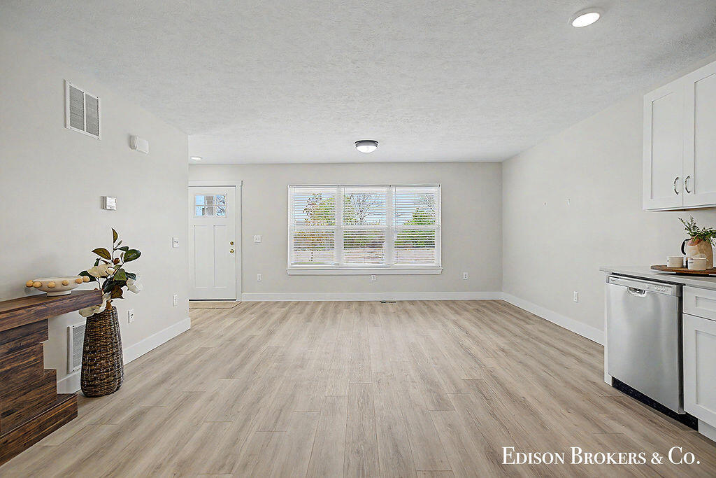440 Pleasant Street Property Photo 10