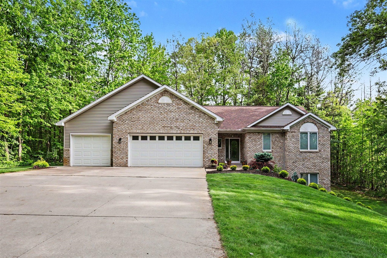 5224 Bonasa Drive Property Photo 1
