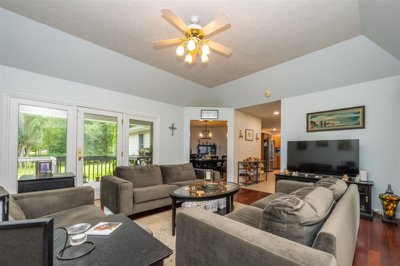 5324 Becht Road Property Photo 5