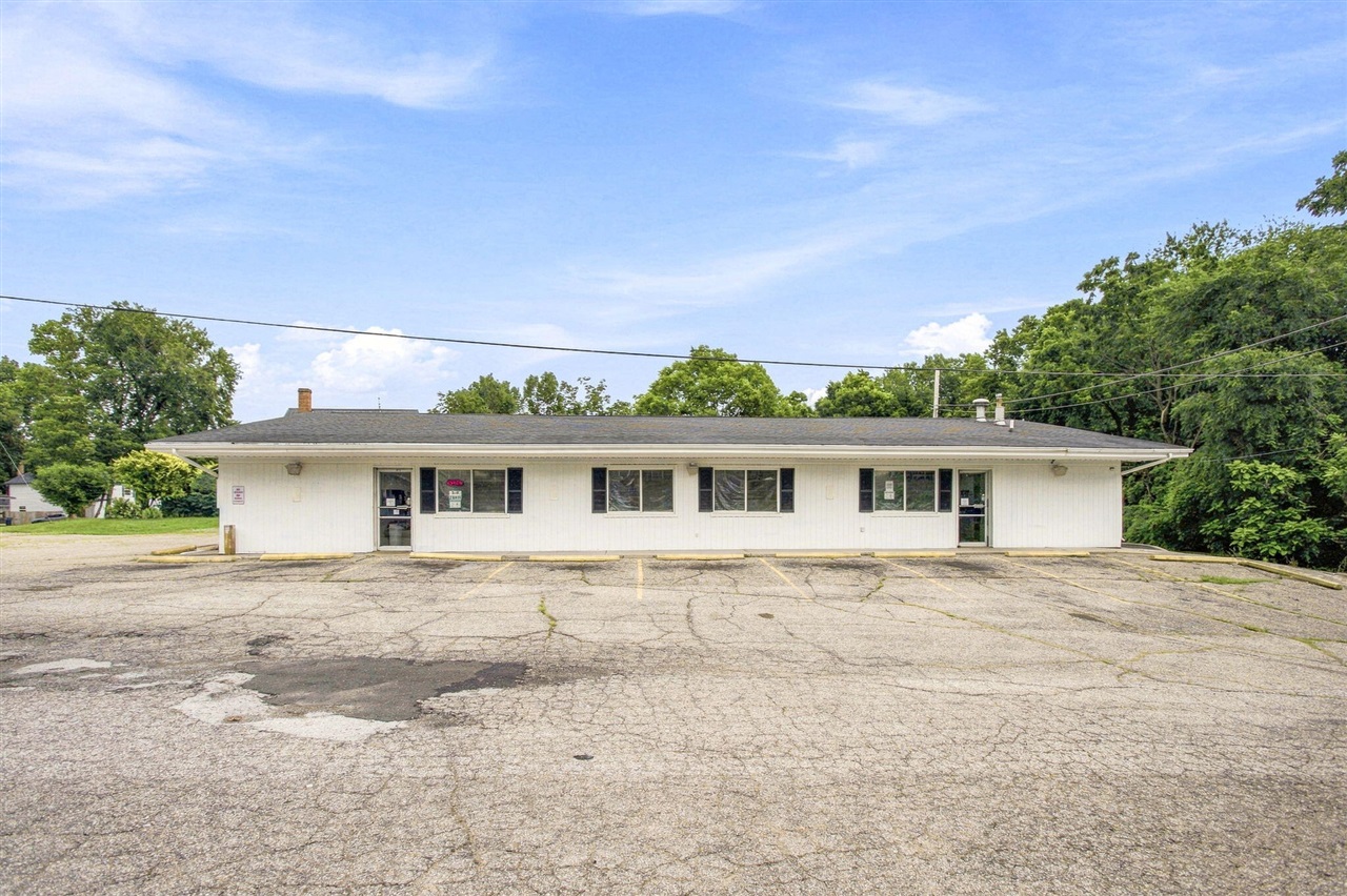 700 E State Street Property Photo 1