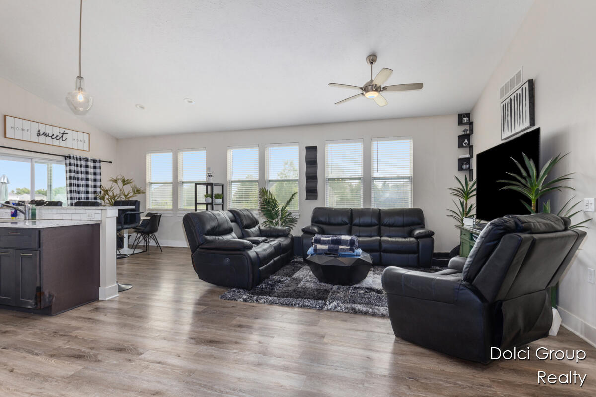 4208 Shetland Drive Property Photo 2