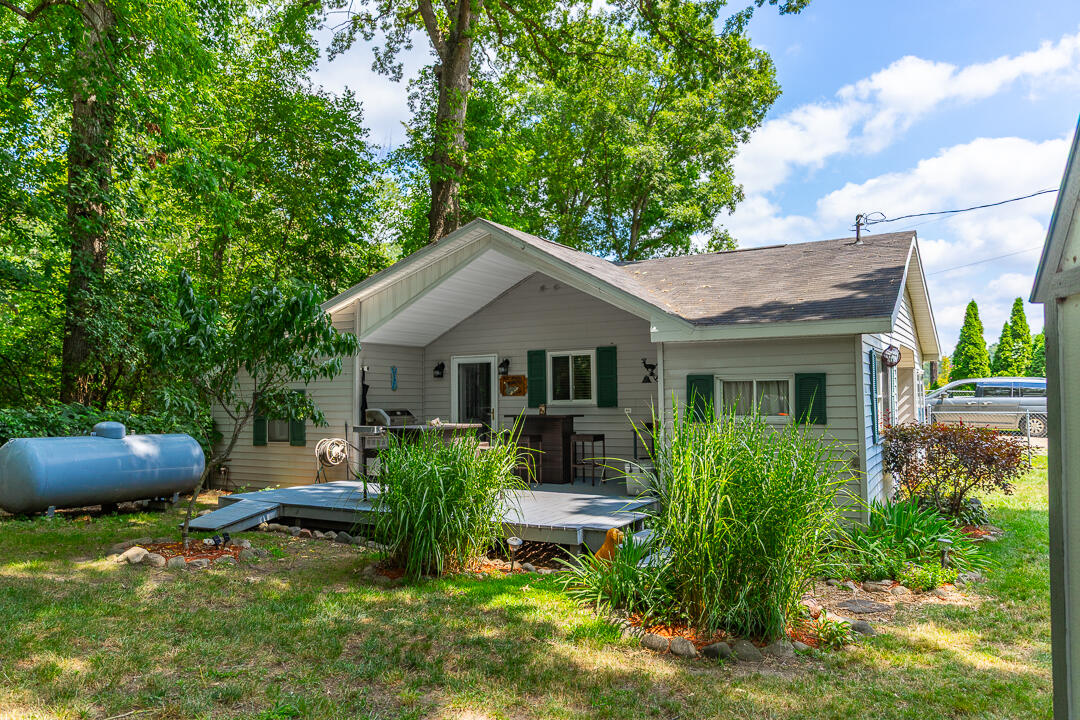 9728 Lakeview Drive Property Photo 1