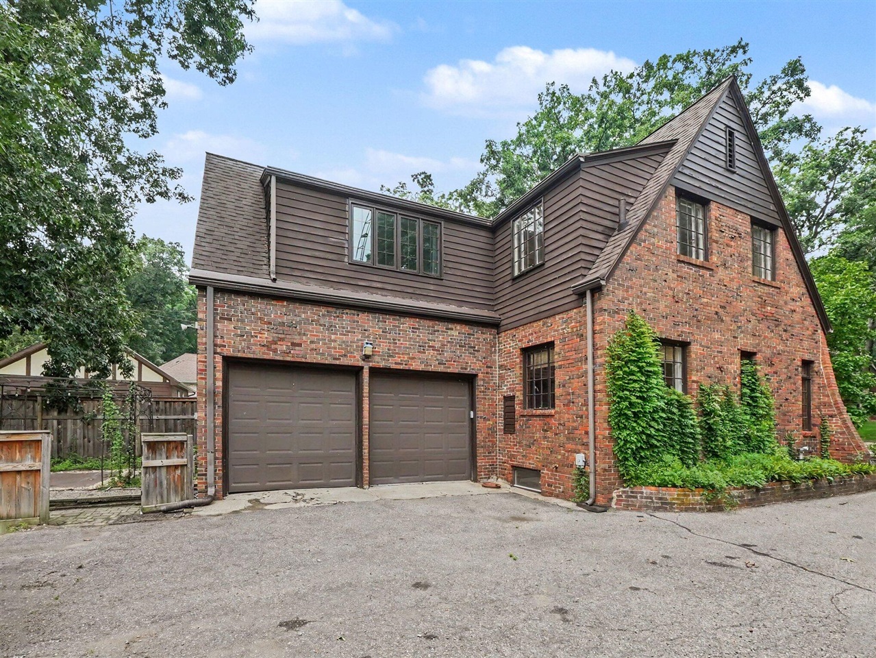 903 Briarcliff Road Property Photo 2
