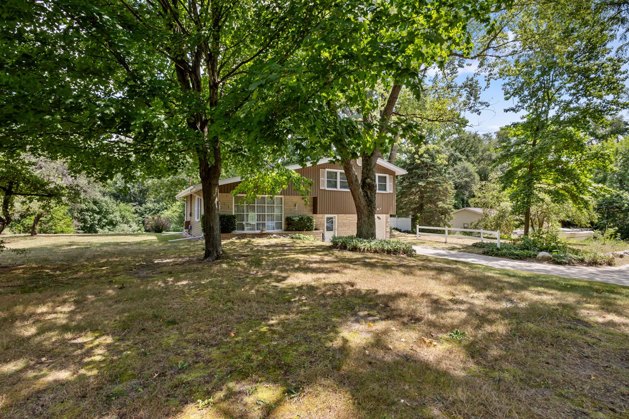 10426 Douglas Avenue Property Photo 1