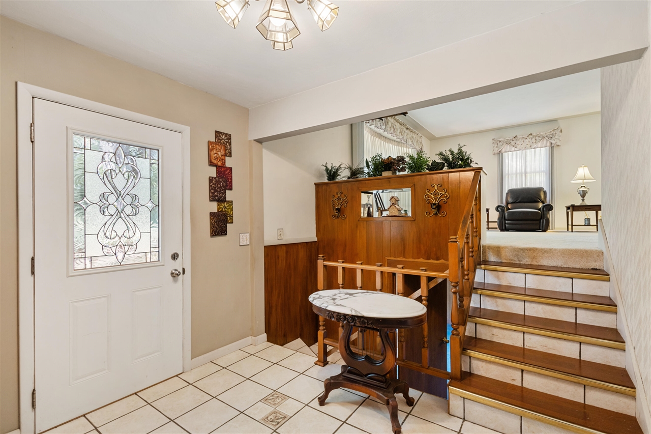 10426 Douglas Avenue Property Photo 6