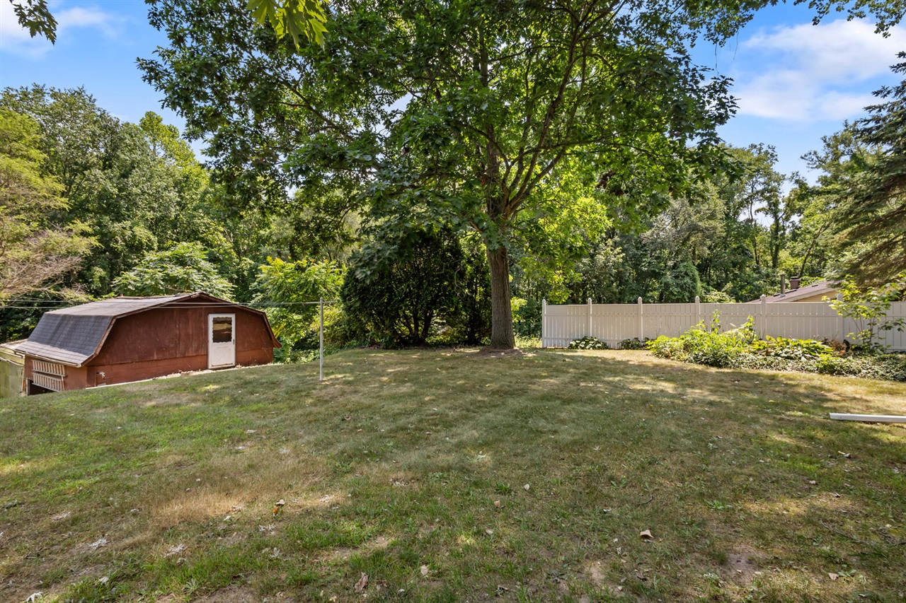 10426 Douglas Avenue Property Photo 21