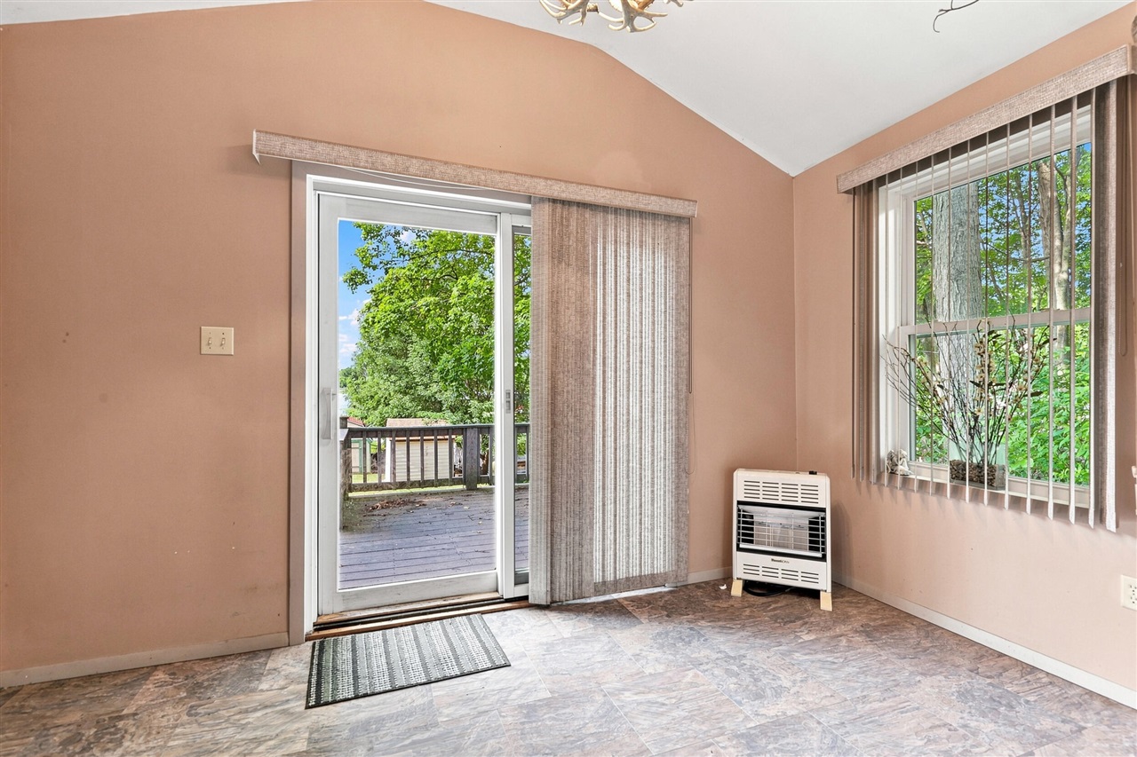 18934 Hillview Boulevard Property Photo 7