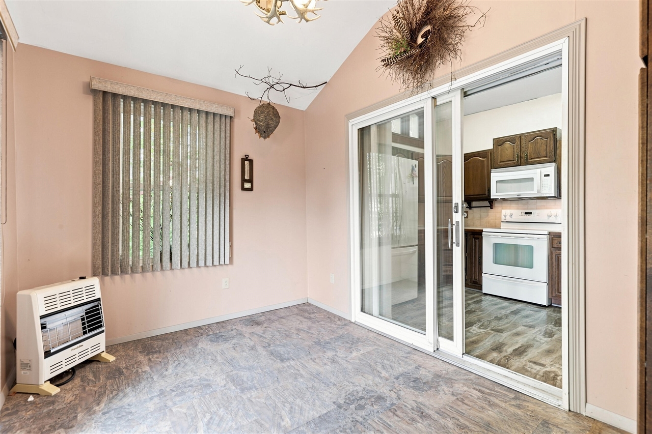 18934 Hillview Boulevard Property Photo 8