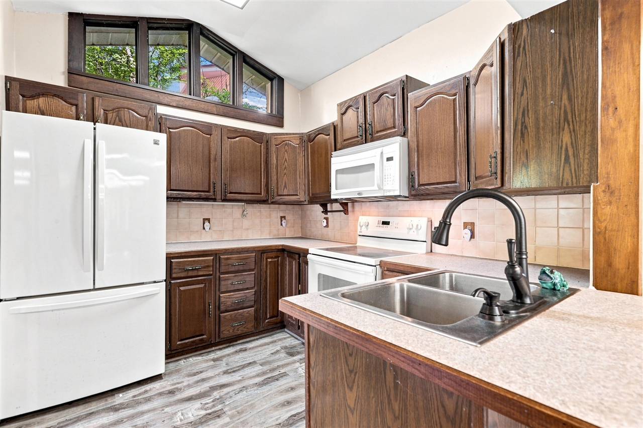 18934 Hillview Boulevard Property Photo 9