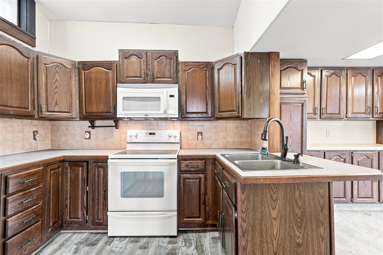 18934 Hillview Boulevard Property Photo 10