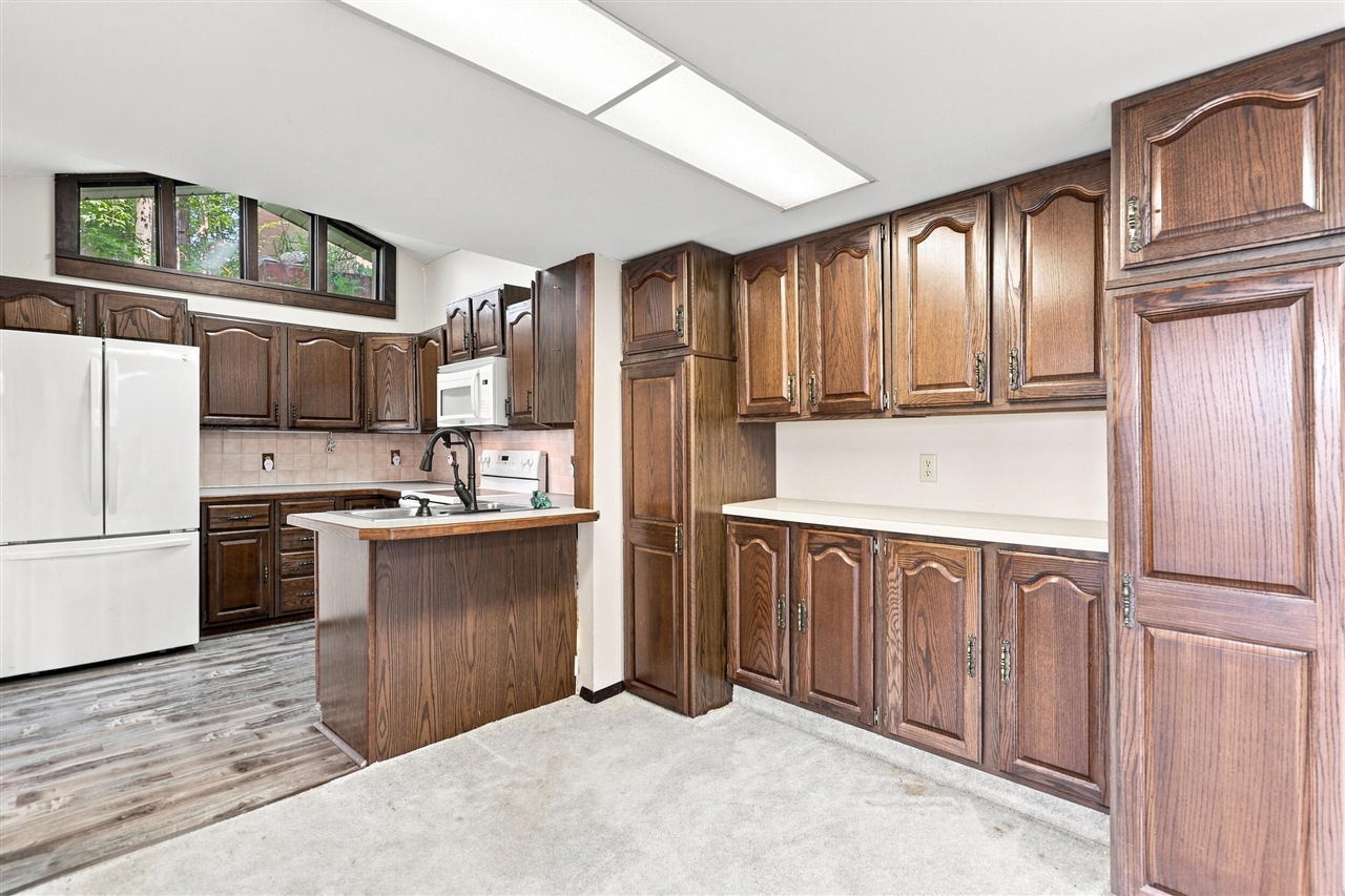 18934 Hillview Boulevard Property Photo 12
