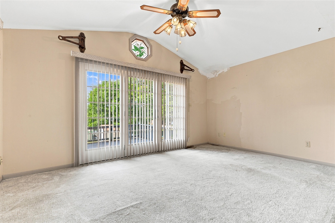 18934 Hillview Boulevard Property Photo 15