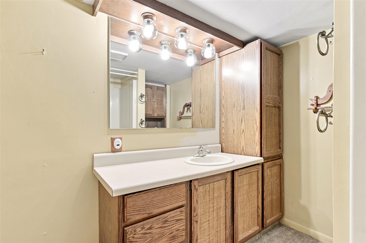 18934 Hillview Boulevard Property Photo 21
