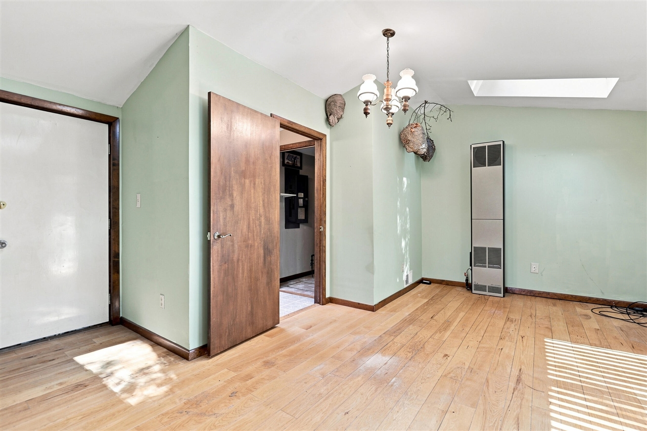 18934 Hillview Boulevard Property Photo 24
