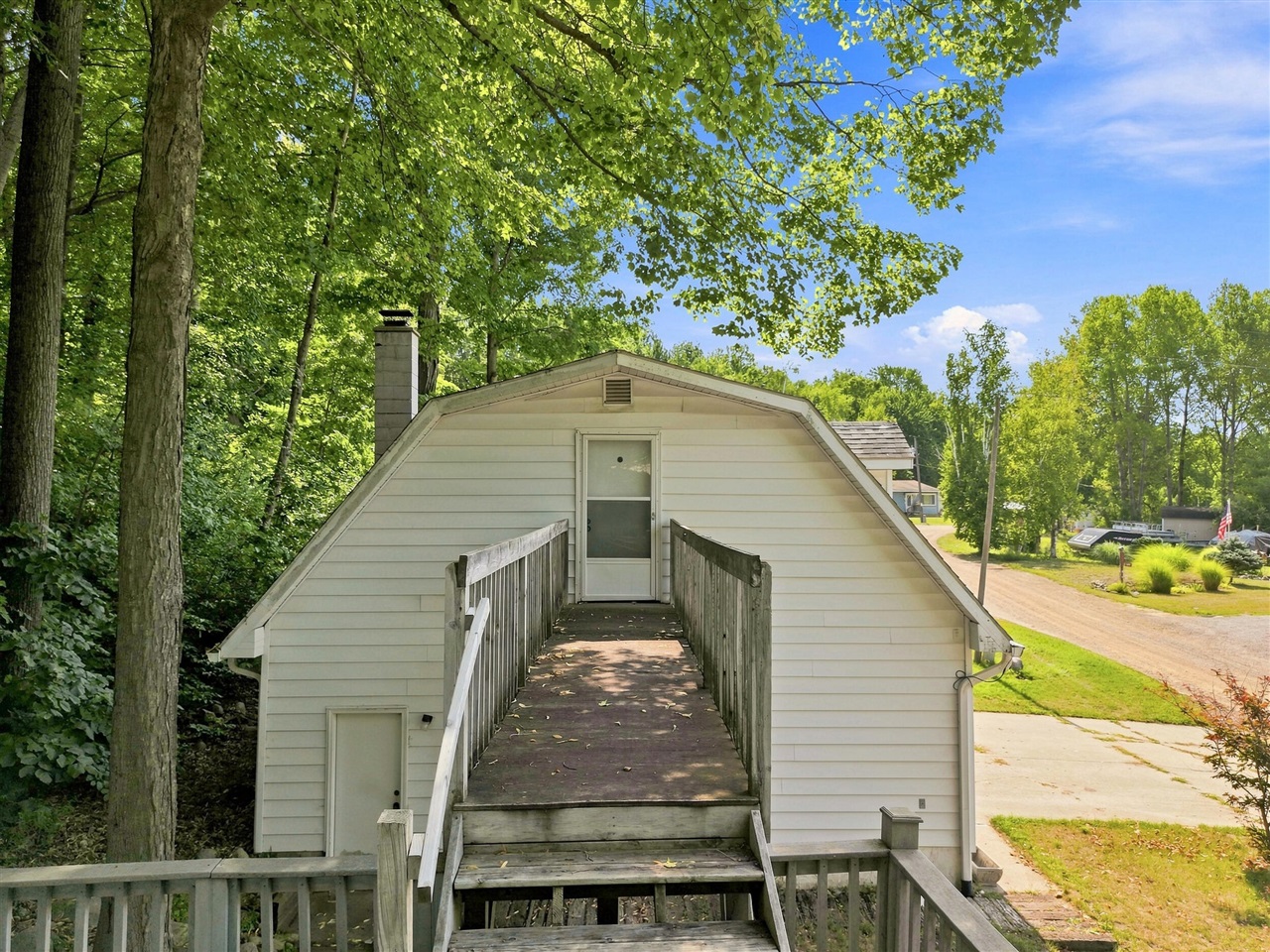 18934 Hillview Boulevard Property Photo 32