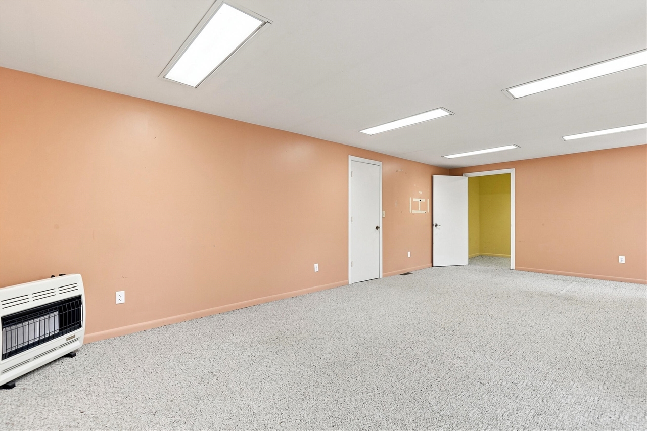 18934 Hillview Boulevard Property Photo 33