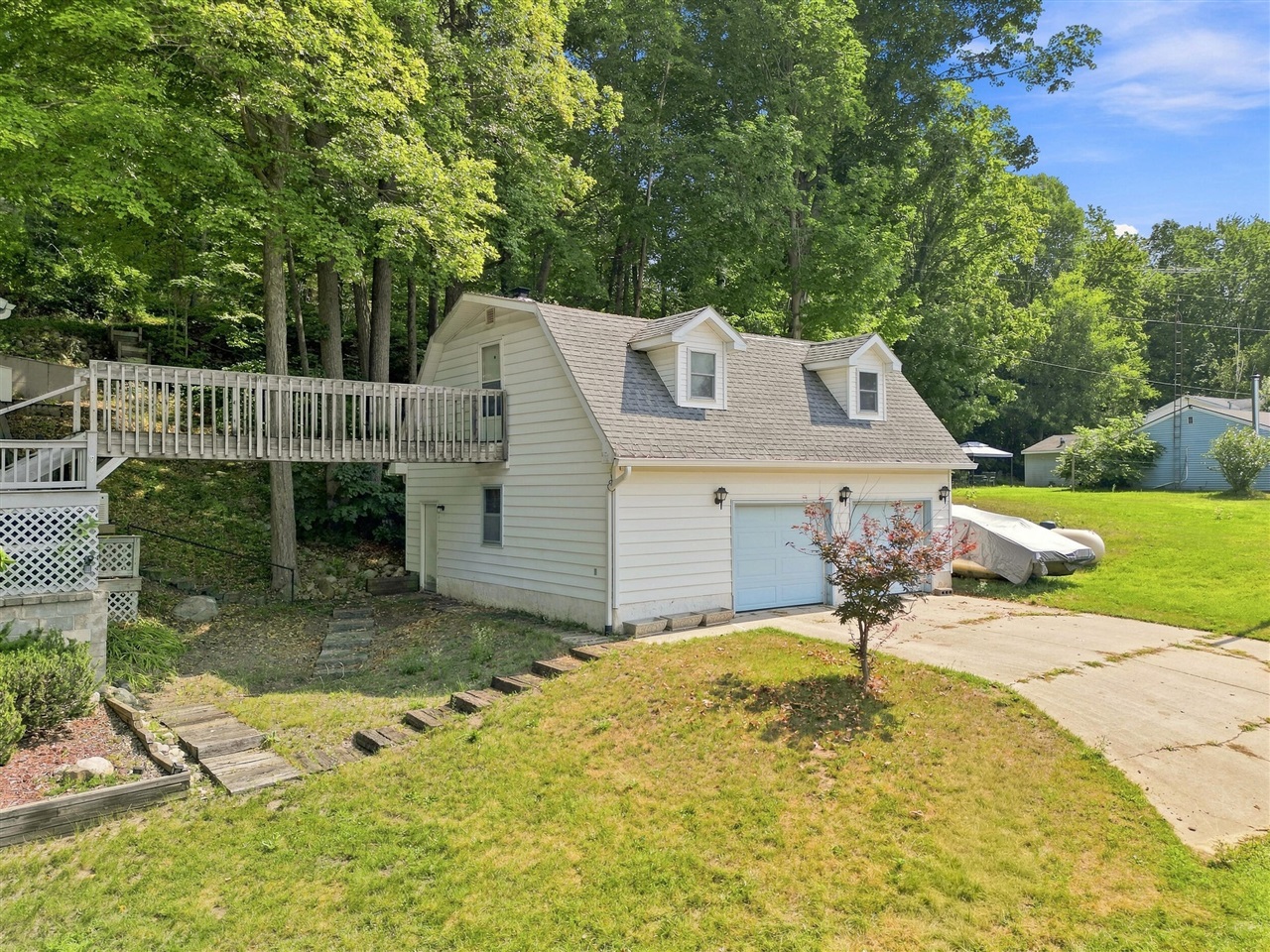 18934 Hillview Boulevard Property Photo 40