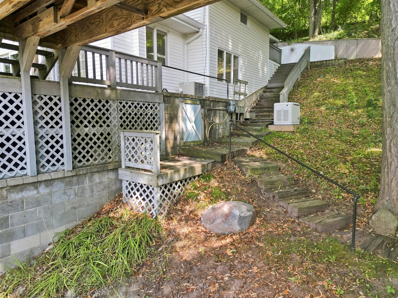 18934 Hillview Boulevard Property Photo 42
