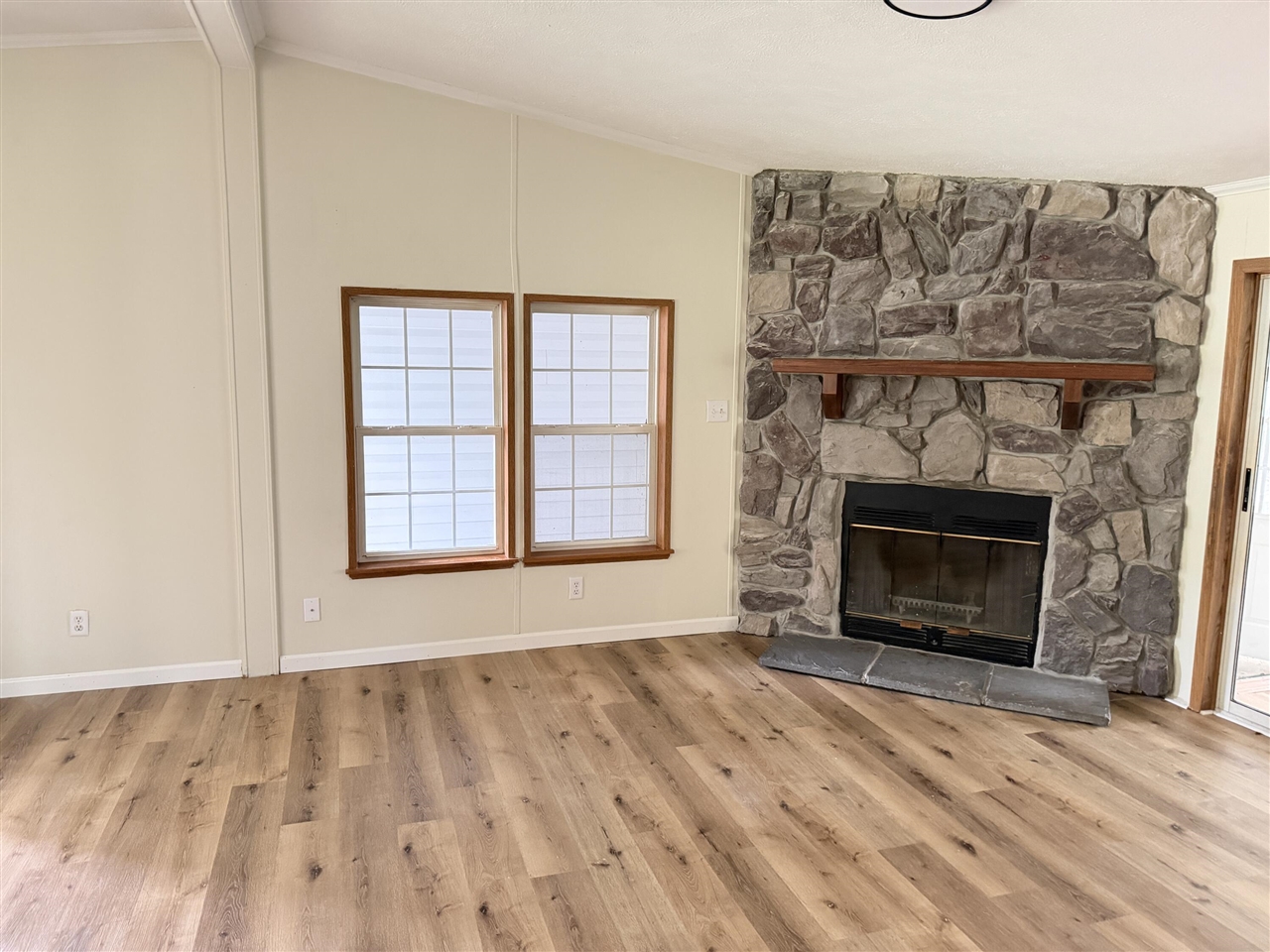 3084 S Pipestone Road Property Photo 2