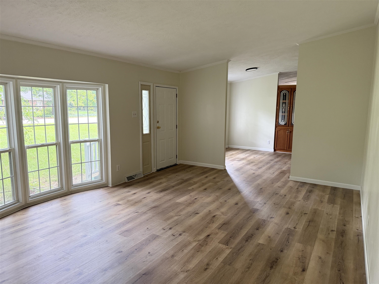 3084 S Pipestone Road Property Photo 3
