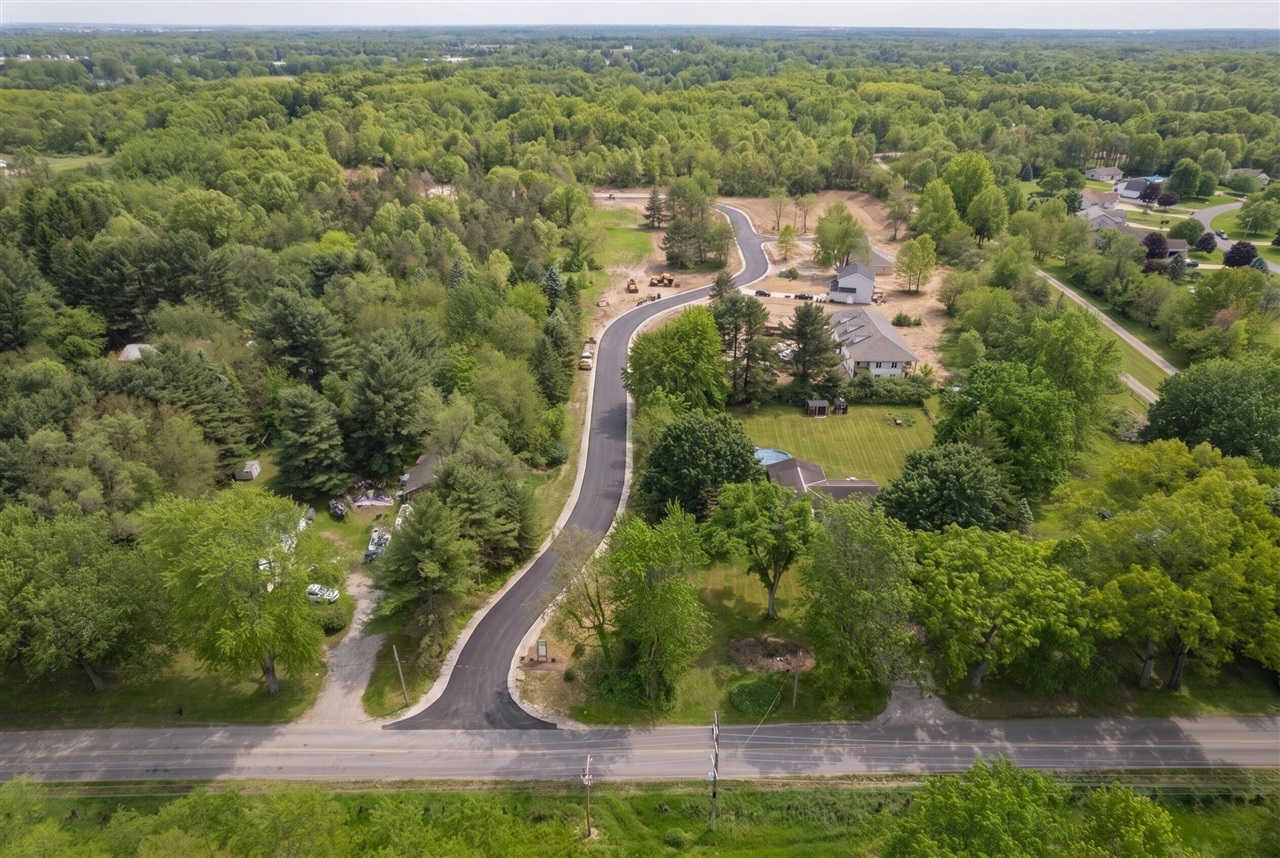 9 Gady Pines Drive Property Photo 3