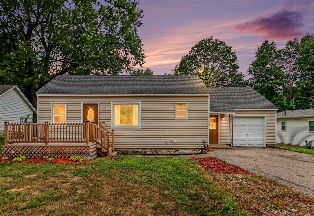 888 Riverview Drive Property Photo 1