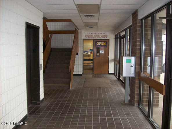 1850 Pipestone Road Property Photo 4