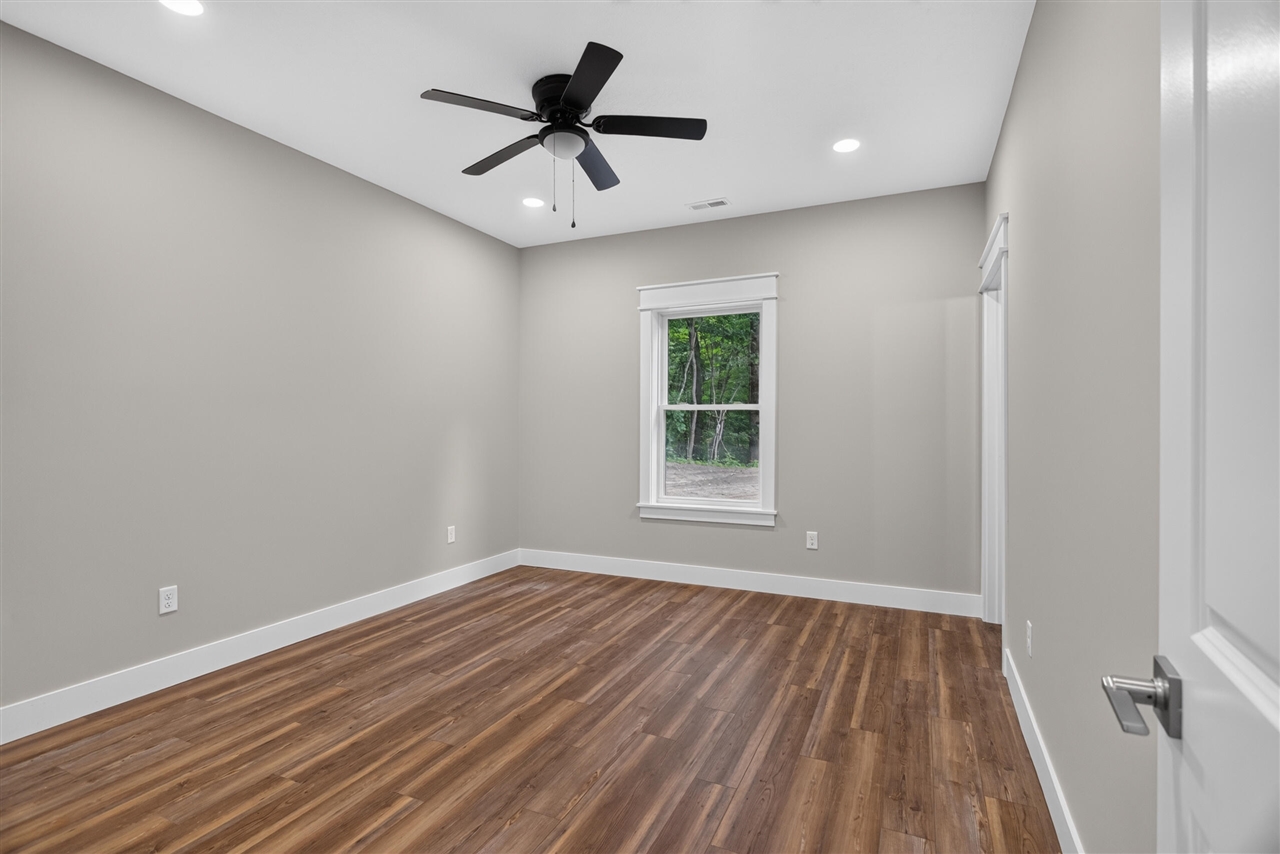 9620 Rexford Road Property Photo 10
