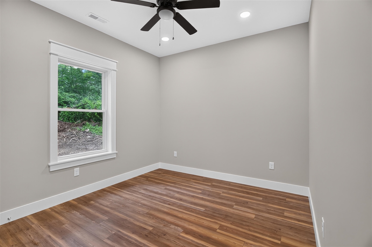 9620 Rexford Road Property Photo 14