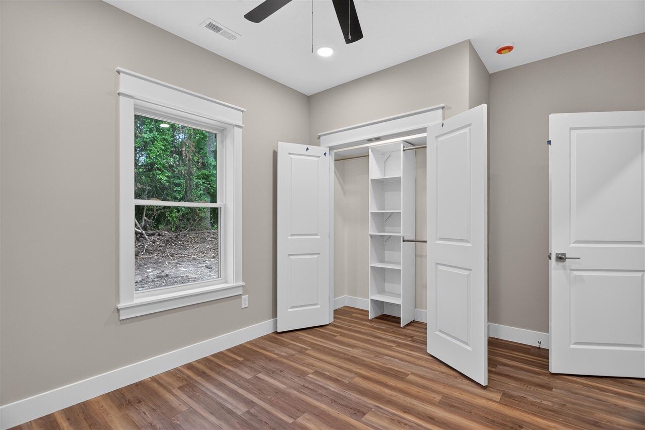 9620 Rexford Road Property Photo 18