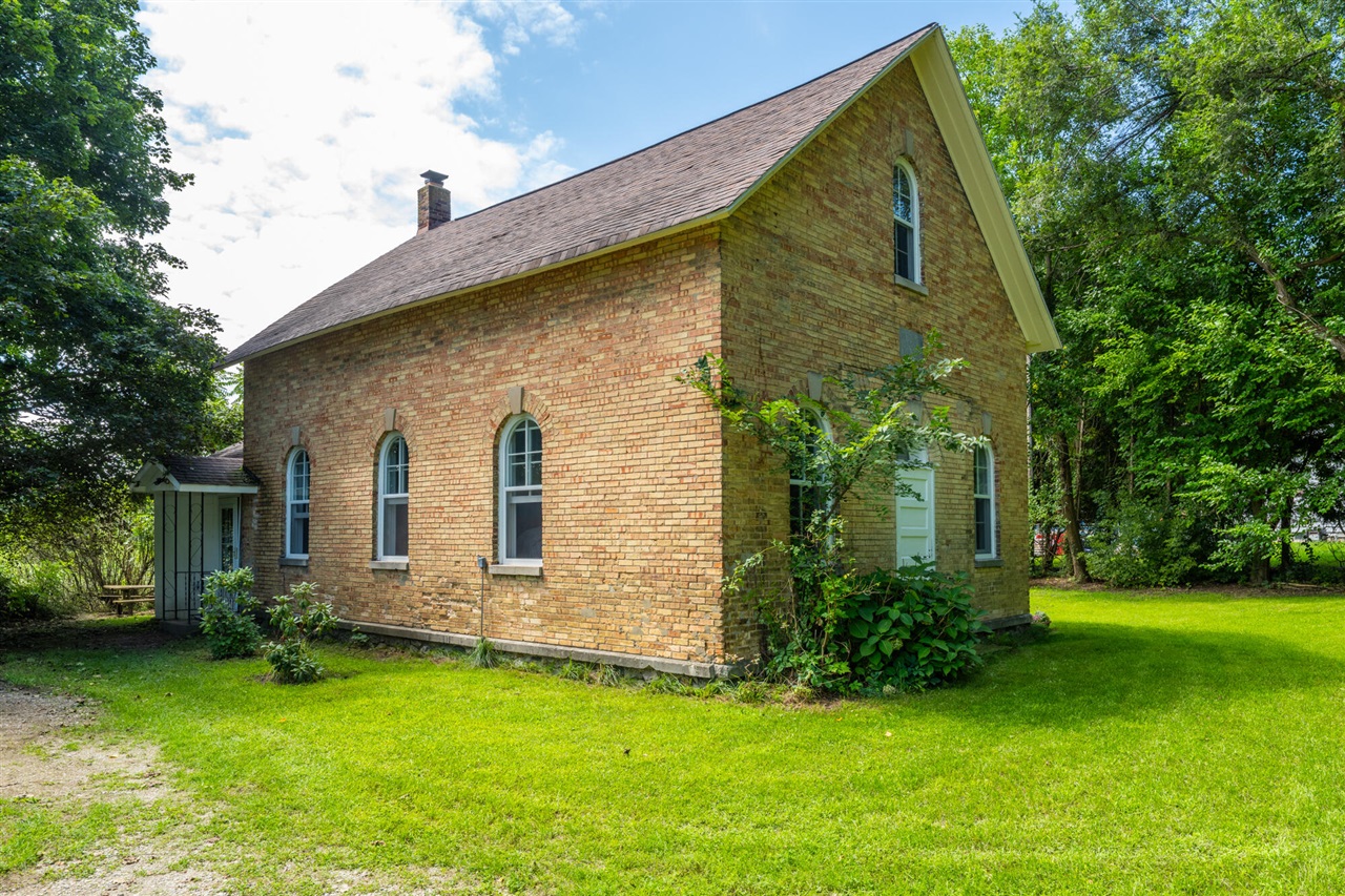 8890 Territorial Road Property Photo 1