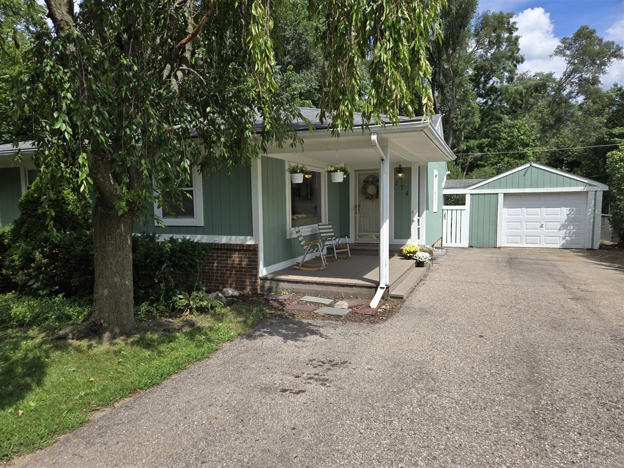 1746 Shankin Drive Property Photo 25