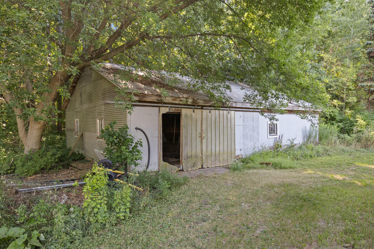 6830 S Warner Avenue Property Photo 3