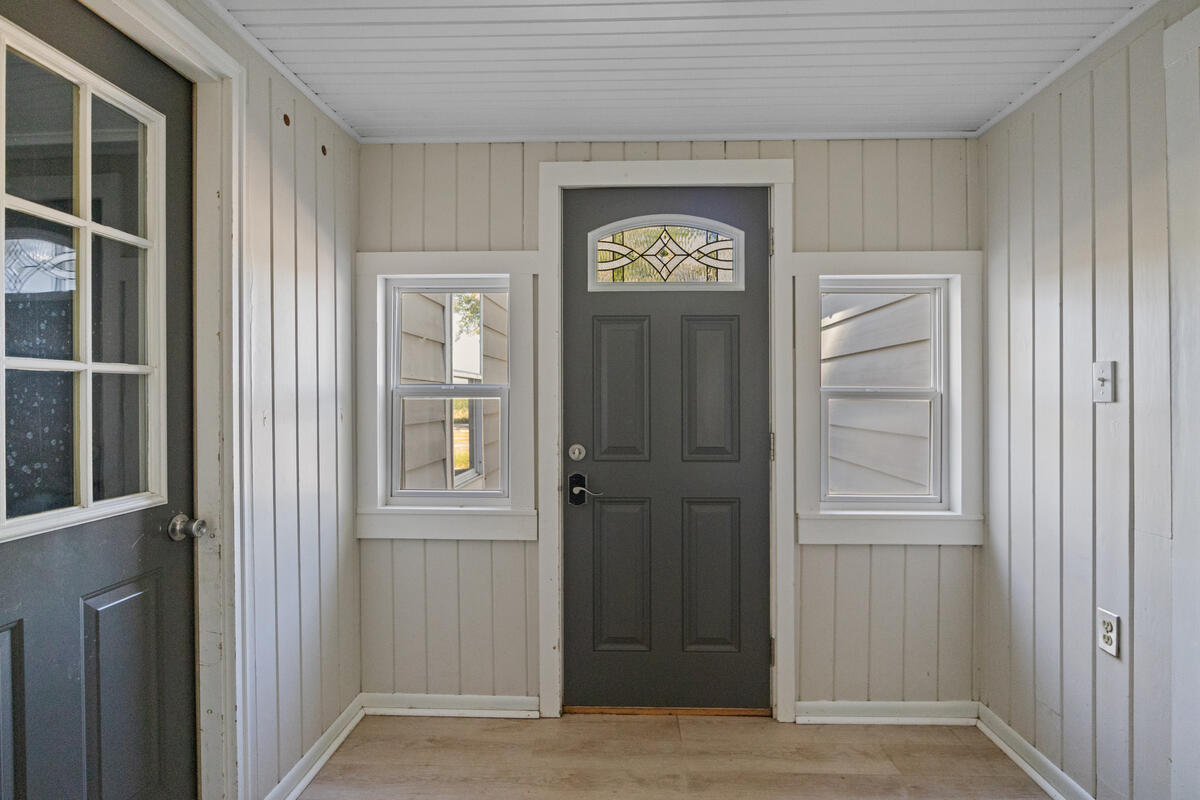 6830 S Warner Avenue Property Photo 7