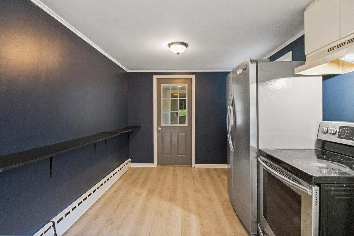 6830 S Warner Avenue Property Photo 8