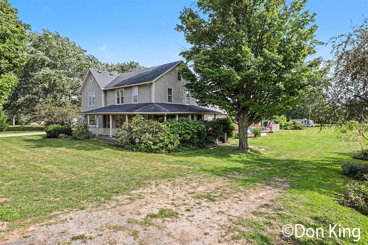 296 13 Mile Road Property Photo 3