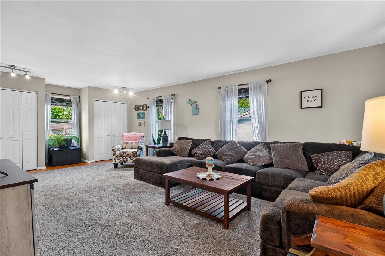 307 Miami Court Property Photo 2