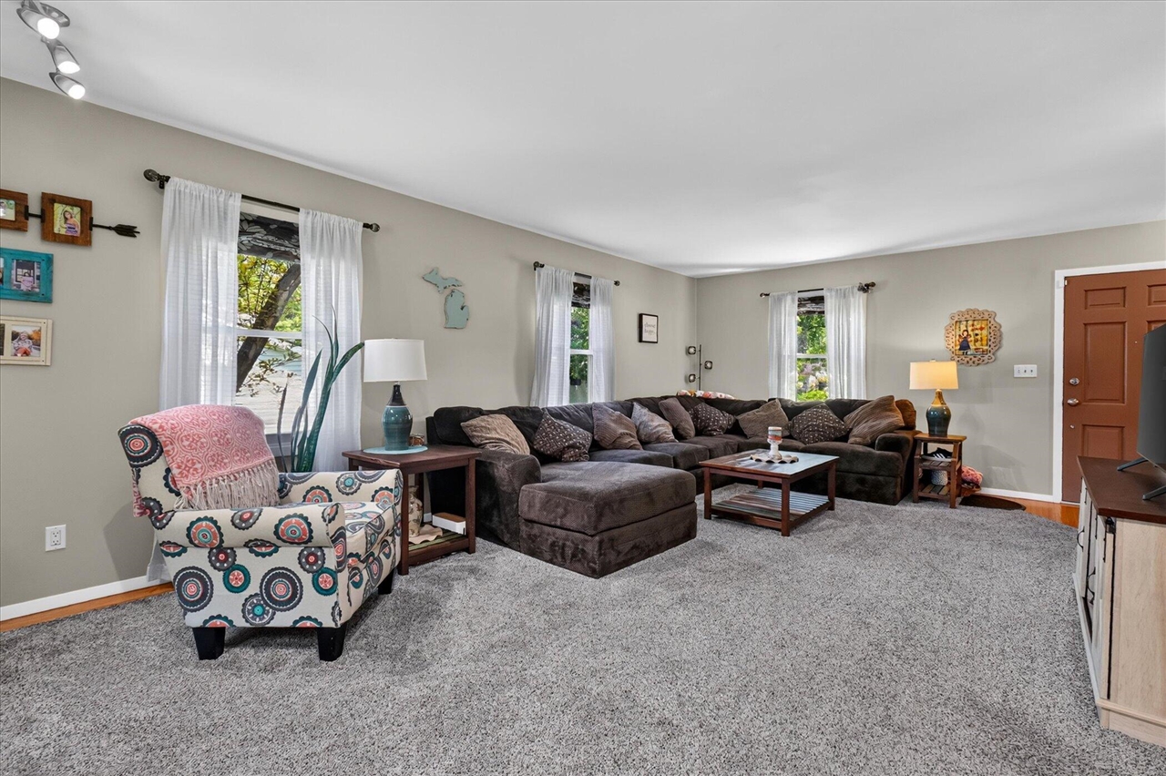 307 Miami Court Property Photo 10