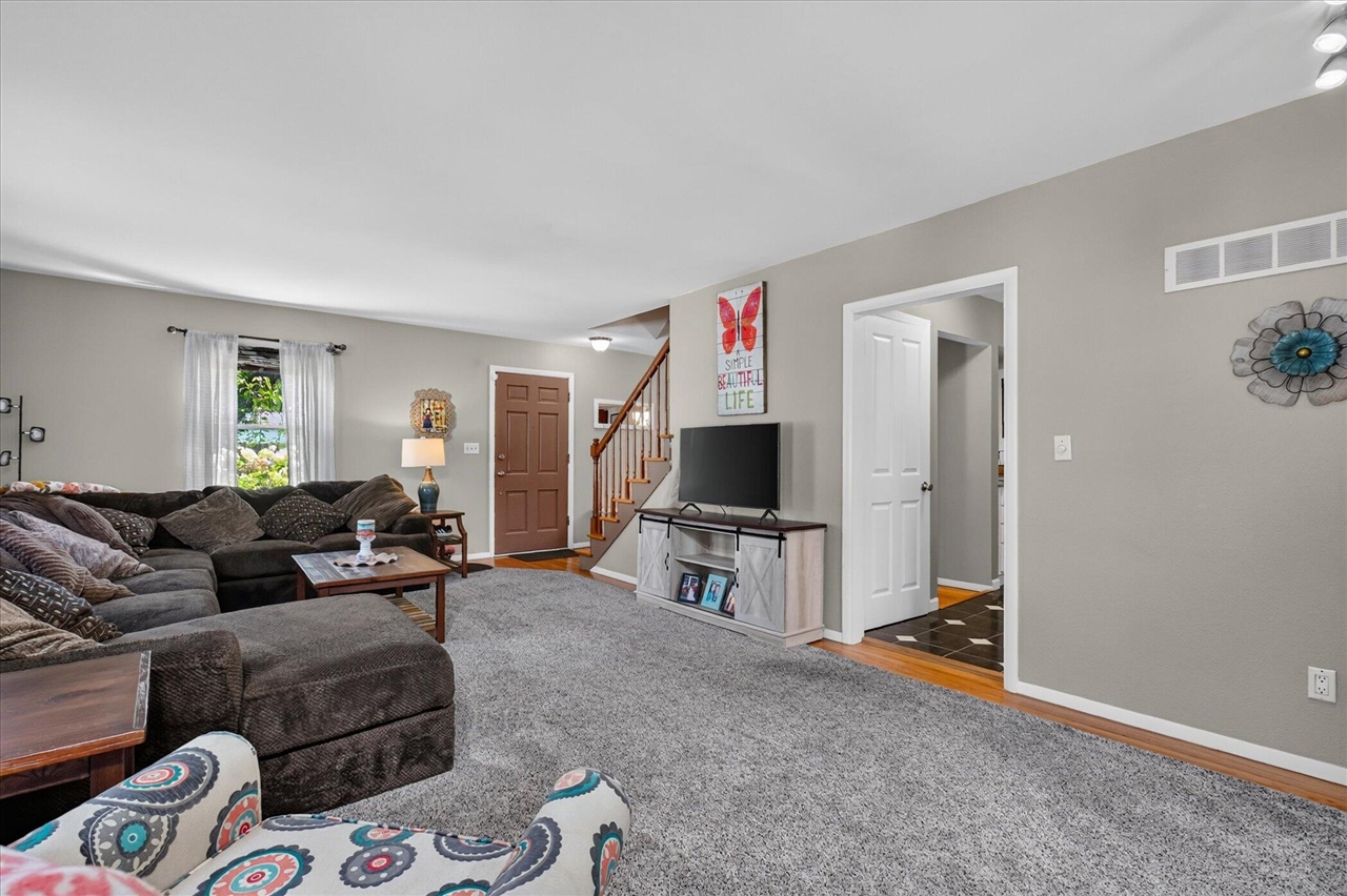 307 Miami Court Property Photo 12